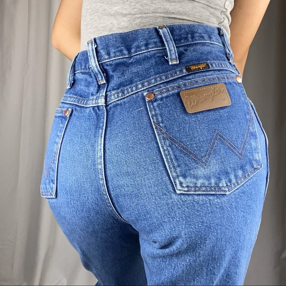 SOLD Wrangler light/medium wash denim sz 34” - Picture 2 of 12